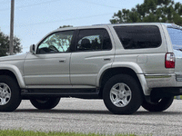 Image 8 of 29 of a 2002 TOYOTA 4RUNNER