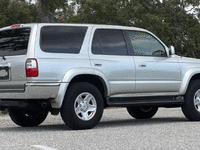 Image 9 of 29 of a 2002 TOYOTA 4RUNNER
