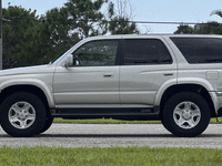 Image 10 of 29 of a 2002 TOYOTA 4RUNNER