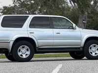 Image 11 of 29 of a 2002 TOYOTA 4RUNNER