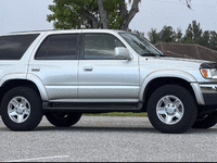 Image 12 of 29 of a 2002 TOYOTA 4RUNNER