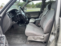 Image 18 of 29 of a 2002 TOYOTA 4RUNNER