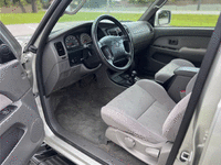 Image 19 of 29 of a 2002 TOYOTA 4RUNNER