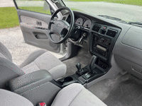 Image 21 of 29 of a 2002 TOYOTA 4RUNNER