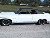 Image 5 of 16 of a 1969 CHEVROLET IMPALA
