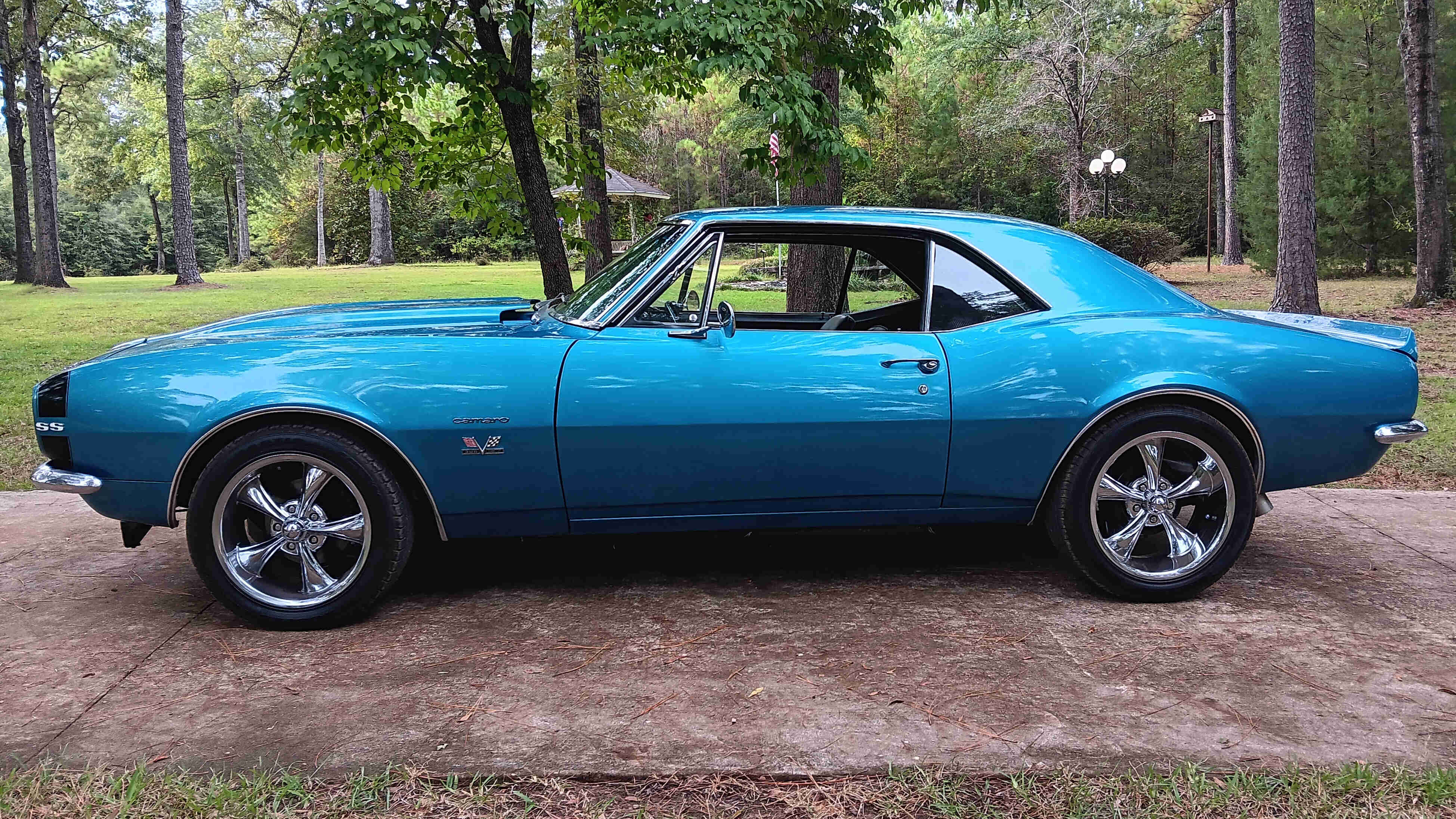 2nd Image of a 1967 CHEVROLET CAMARO SS