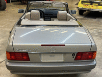 Image 16 of 24 of a 1992 MERCEDES-BENZ 500 500SL