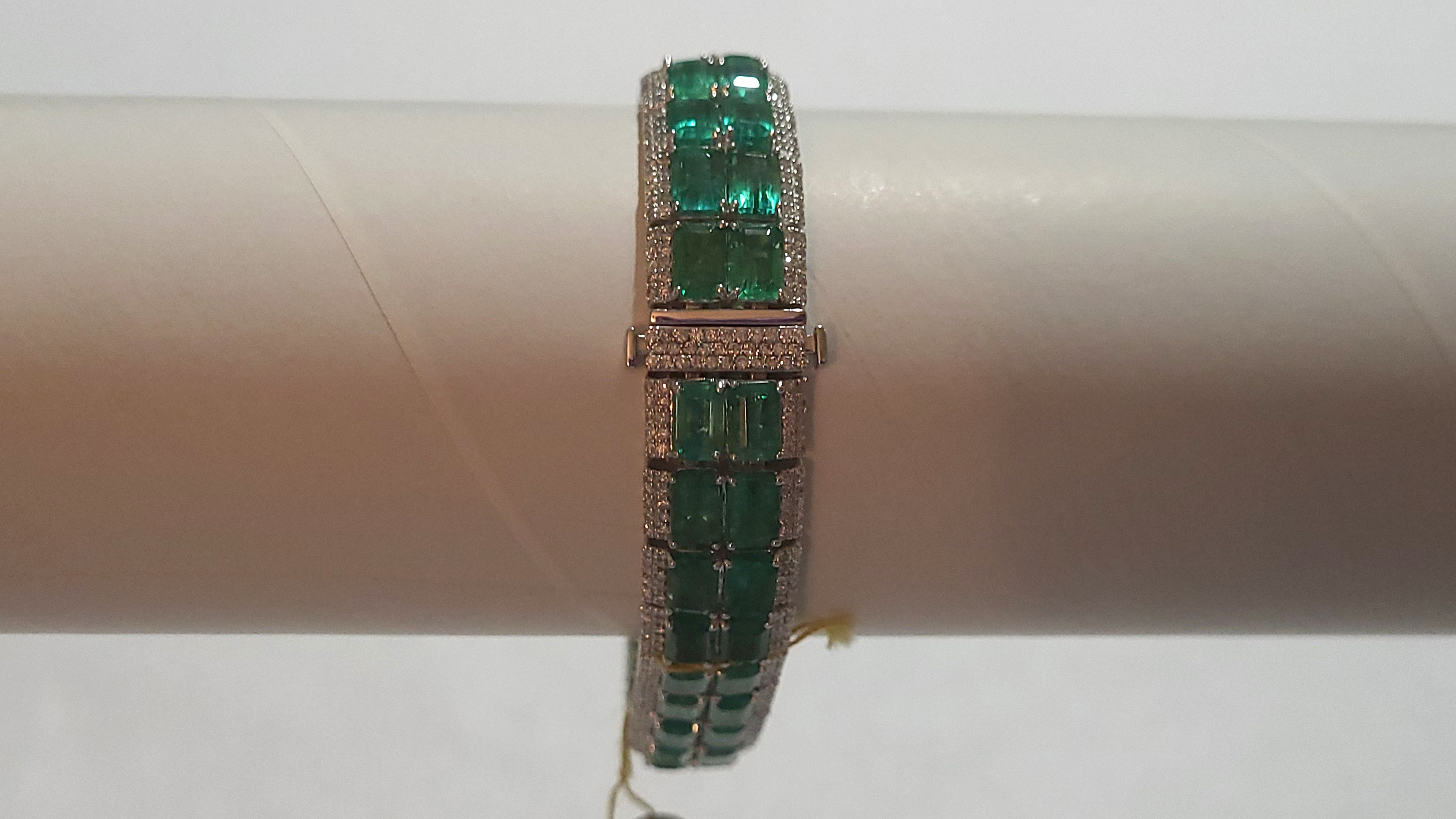 1st Image of a N/A PLATINUM EMERALD DIAMOND
