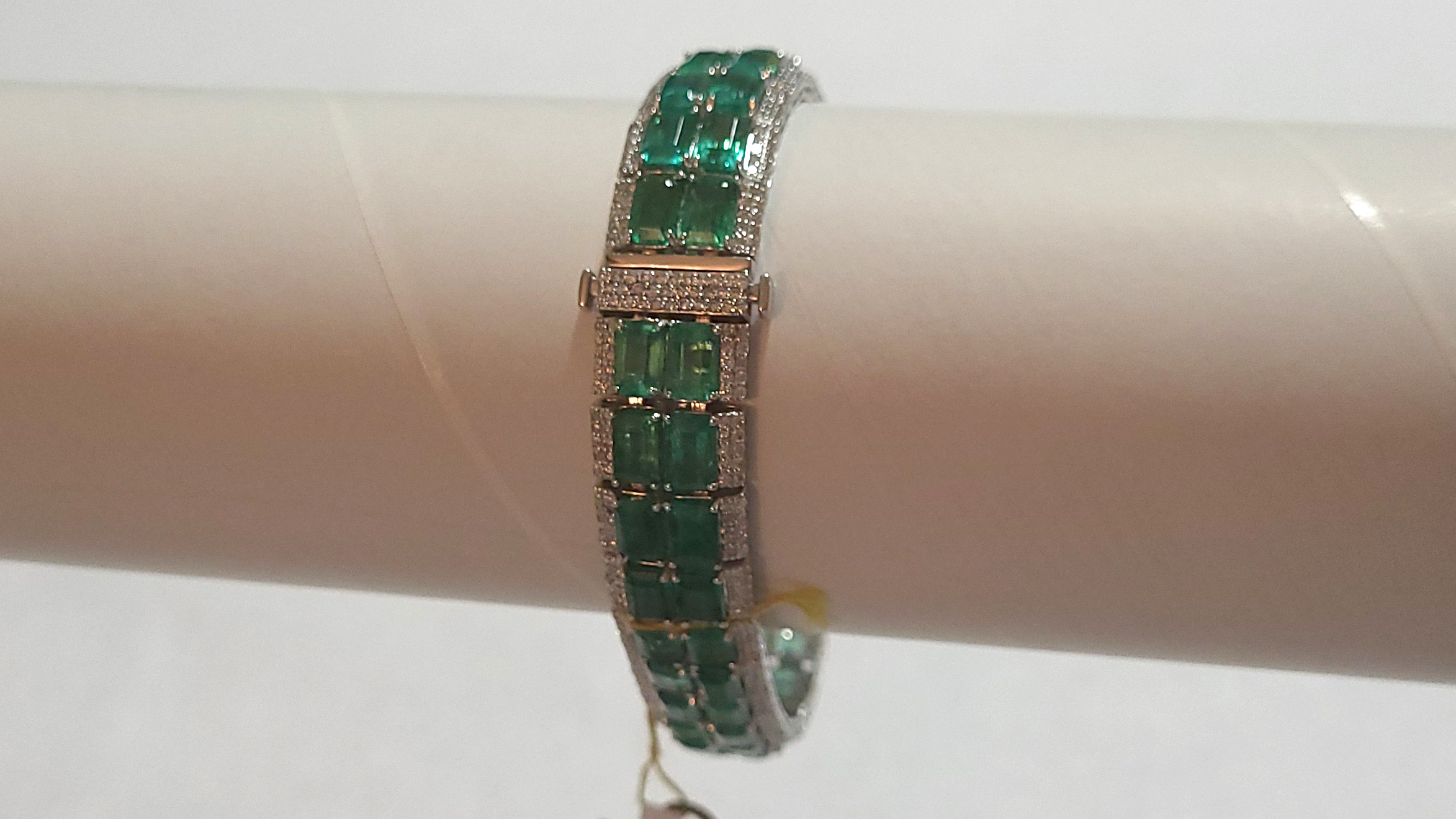 2nd Image of a N/A PLATINUM EMERALD DIAMOND