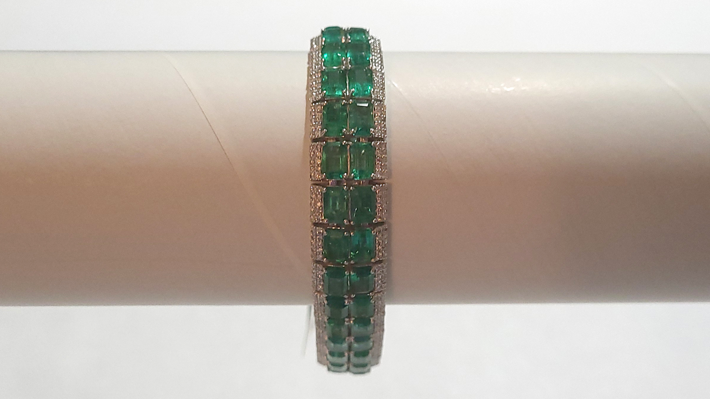 4th Image of a N/A PLATINUM EMERALD DIAMOND