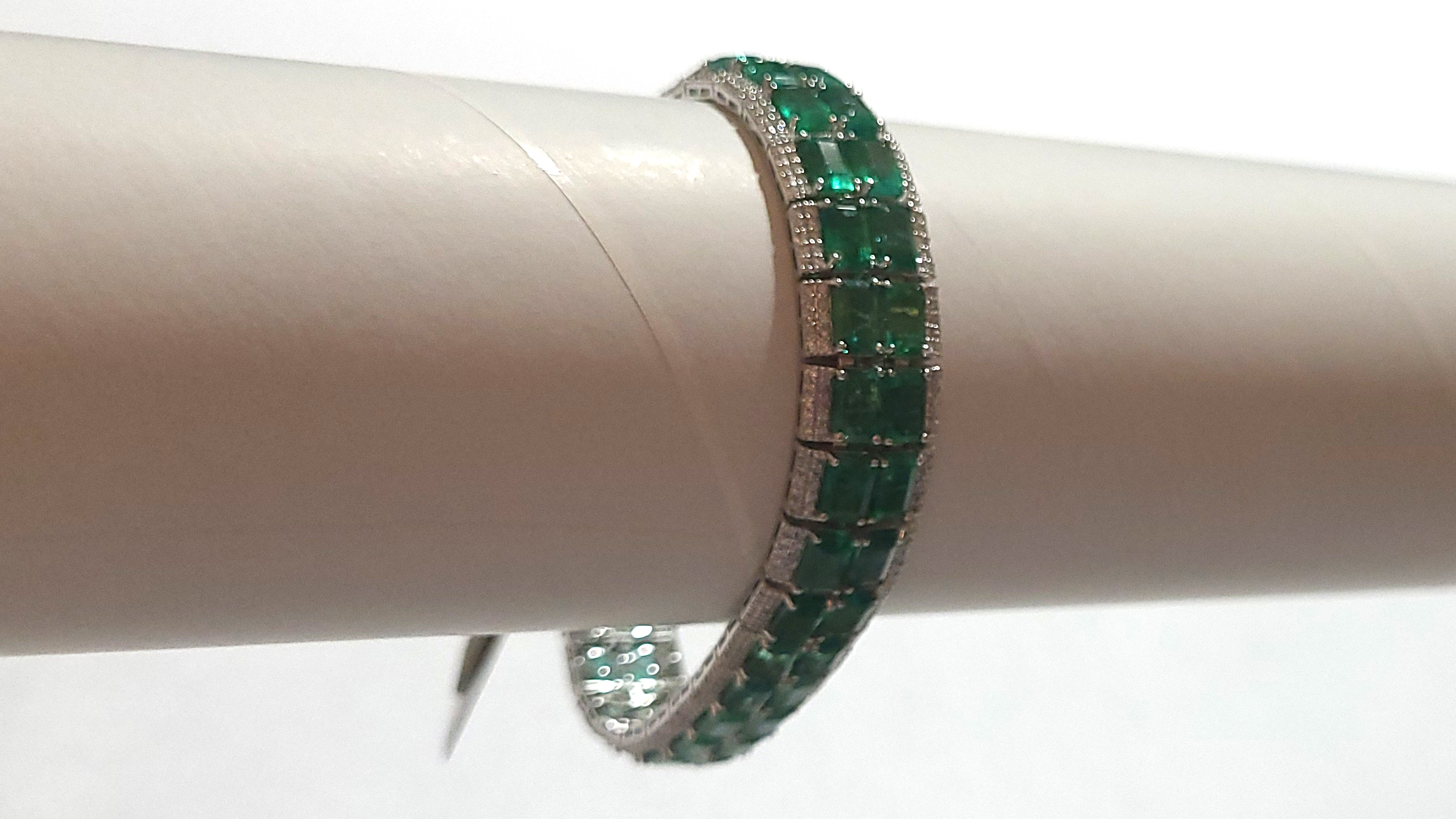 6th Image of a N/A PLATINUM EMERALD DIAMOND