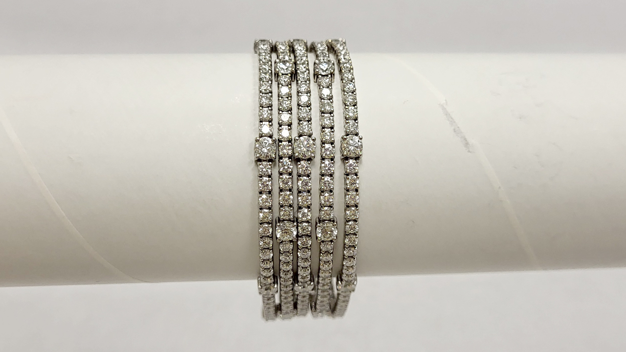2nd Image of a N/A 18K GOLD DIAMOND