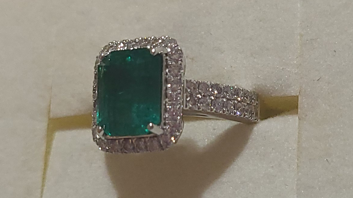 2nd Image of a N/A PLATINUM EMERALD DIAMOND