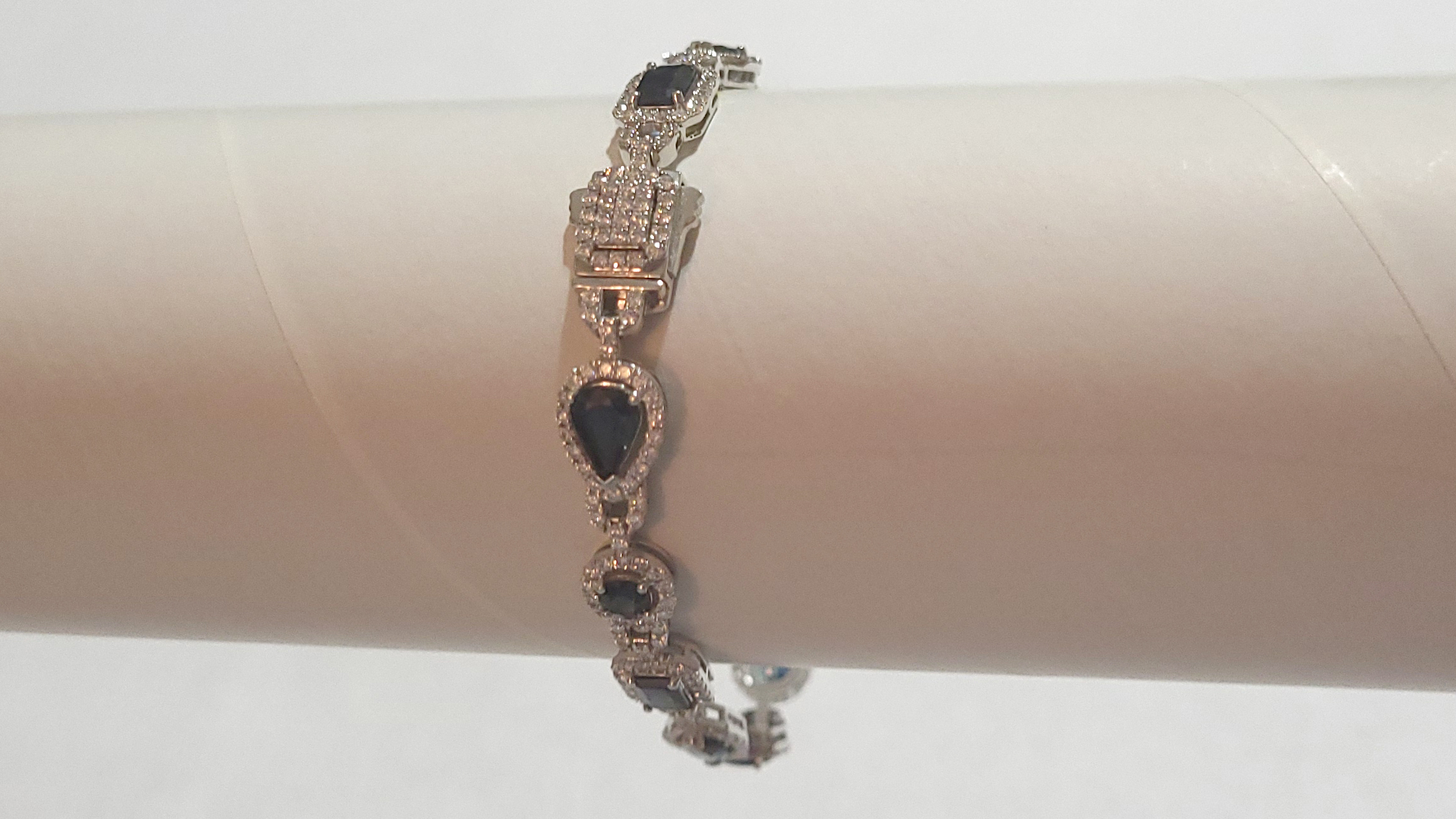 2nd Image of a N/A SAPPHIRE CORUNDUM DIAMOND