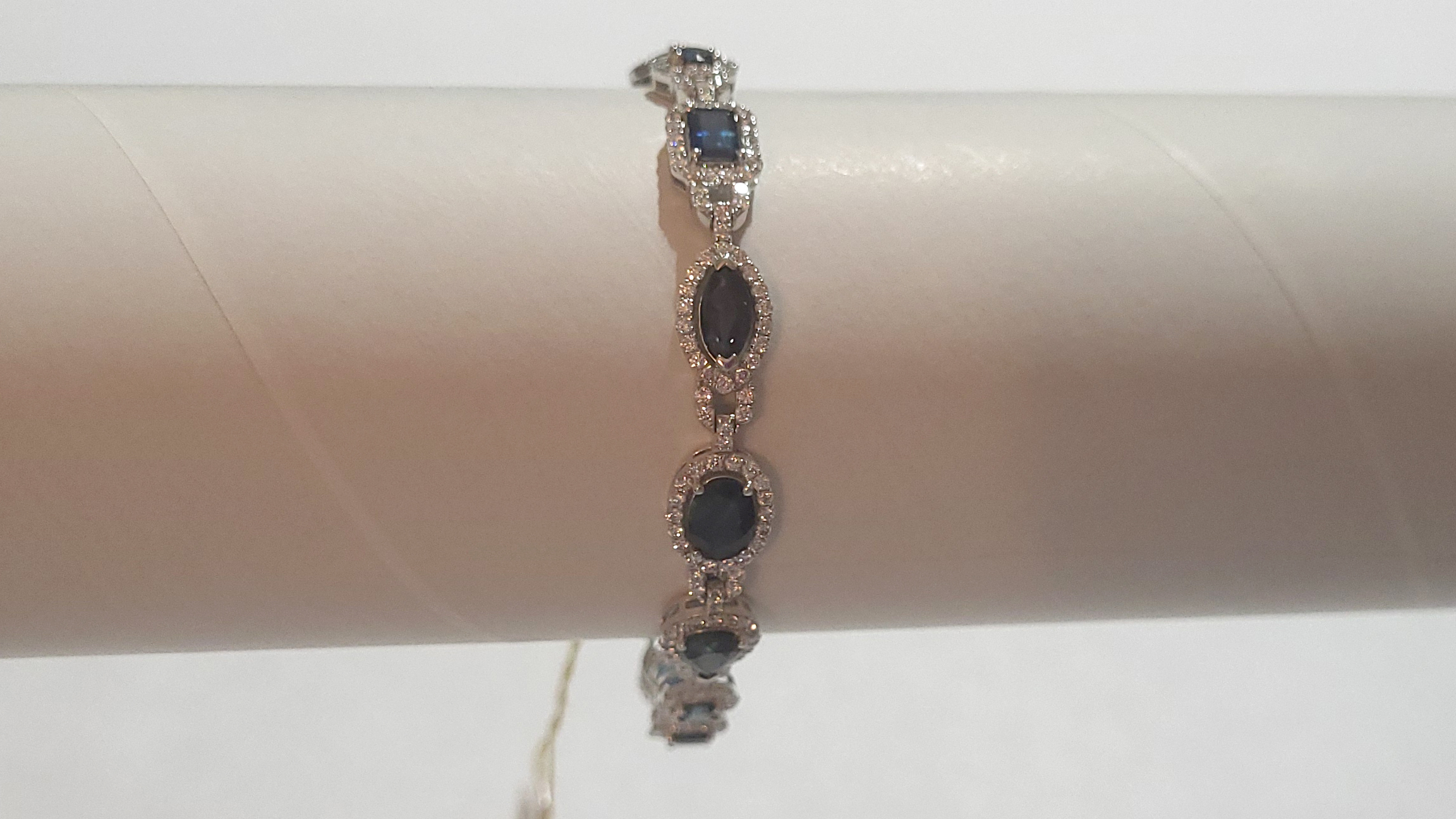 4th Image of a N/A SAPPHIRE CORUNDUM DIAMOND