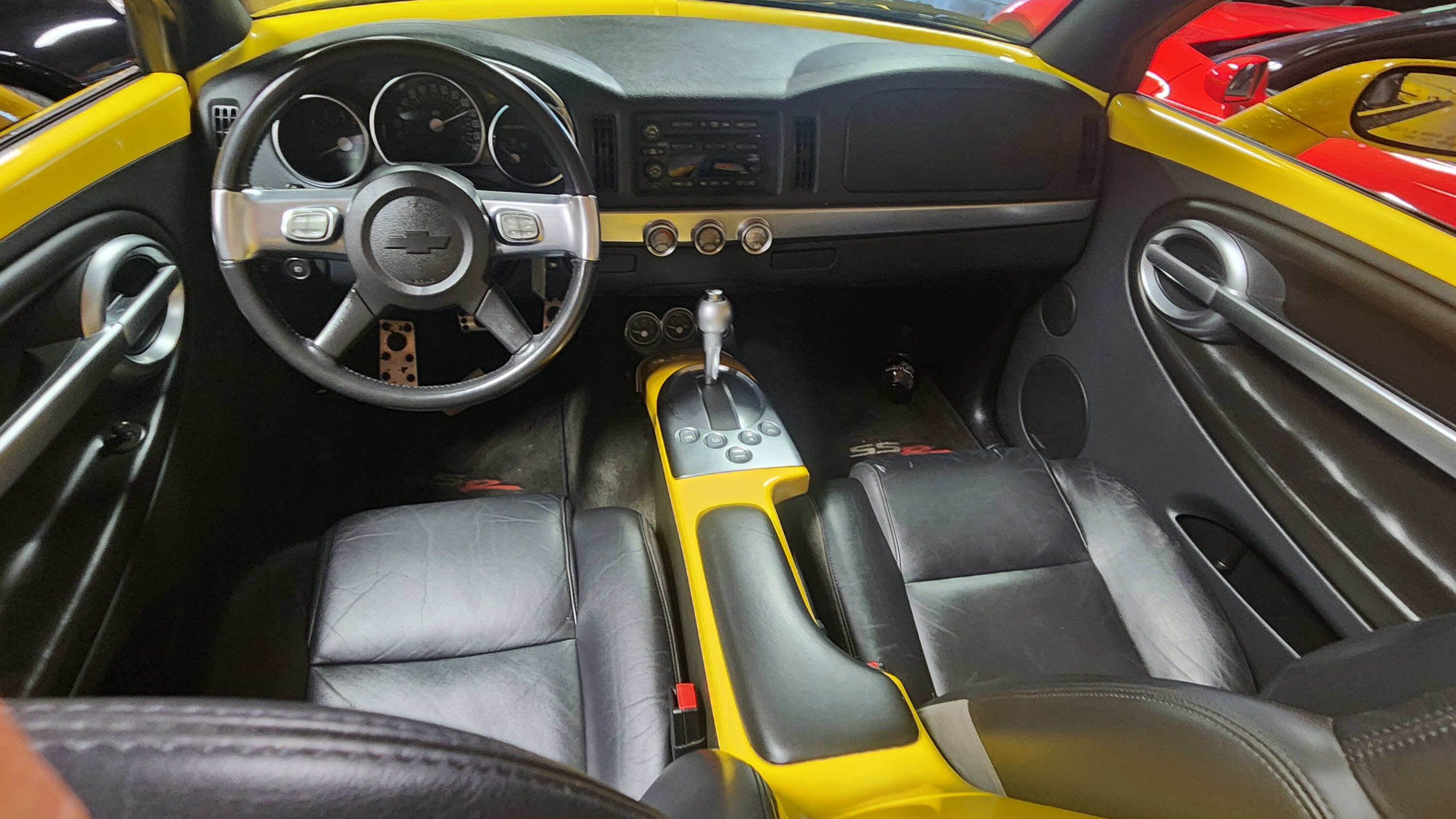 6th Image of a 2004 CHEVROLET SSR LS