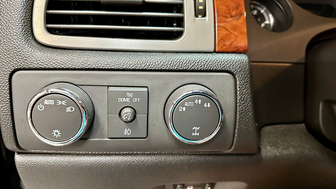 23rd Image of a 2013 CHEVROLET AVALANCHE LS