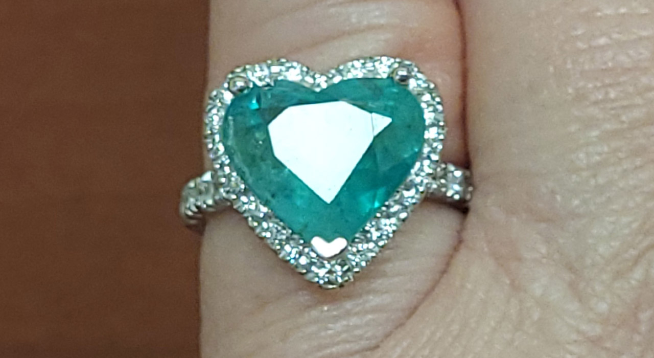 5th Image of a N/A 14K WHITE GOLD NATURAL EMERALD BERYL AND DIAMOND