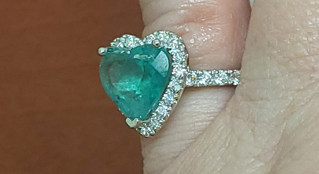 6th Image of a N/A 14K WHITE GOLD NATURAL EMERALD BERYL AND DIAMOND