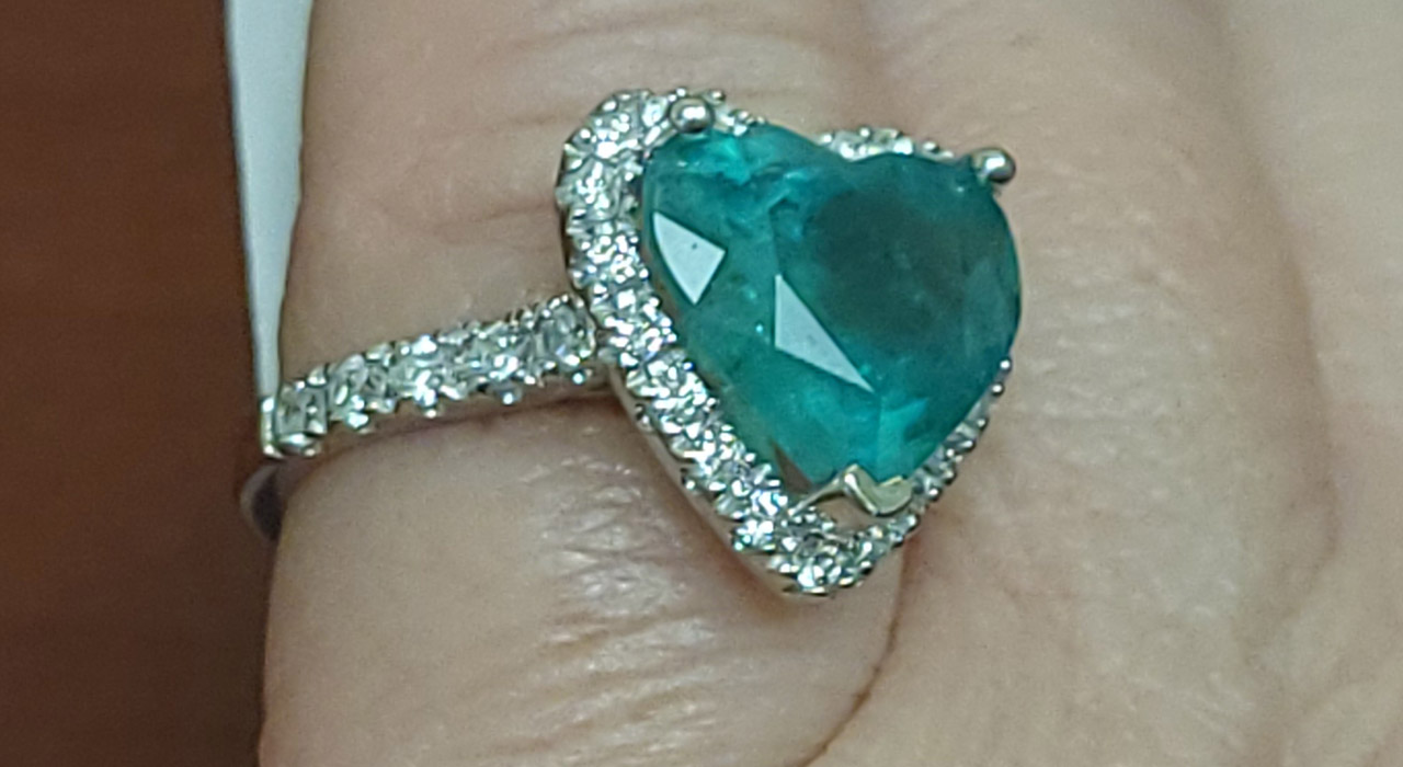 7th Image of a N/A 14K WHITE GOLD NATURAL EMERALD BERYL AND DIAMOND