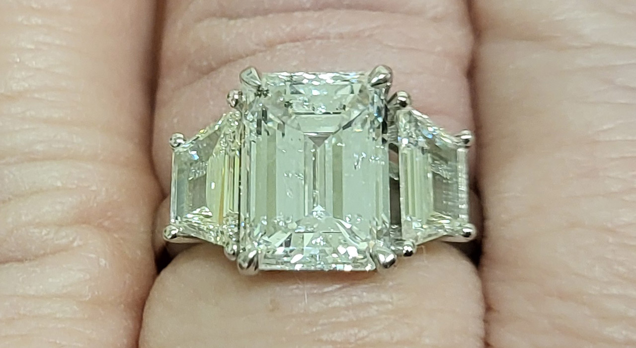 4th Image of a N/A 18 K WHITE GOLD DIAMOND