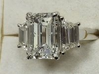 Image 2 of 8 of a N/A 18 K WHITE GOLD DIAMOND