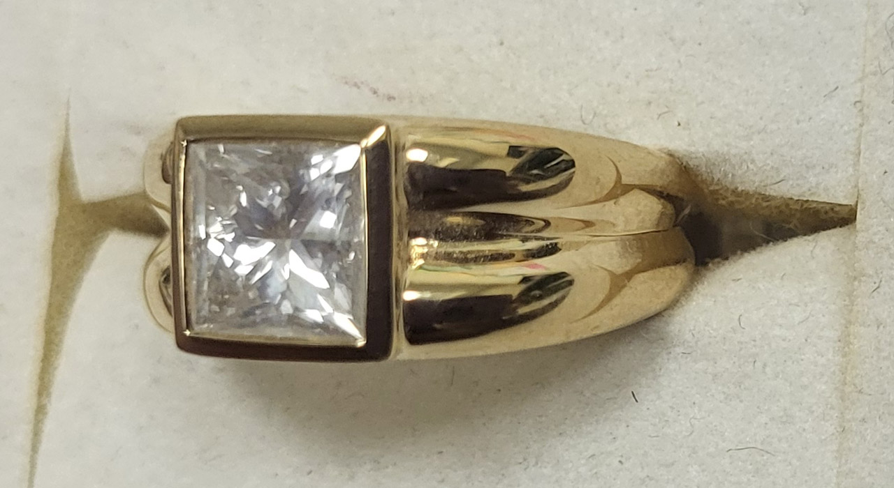 1st Image of a N/A 18K GOLD DIAMOND SOLITAIRE