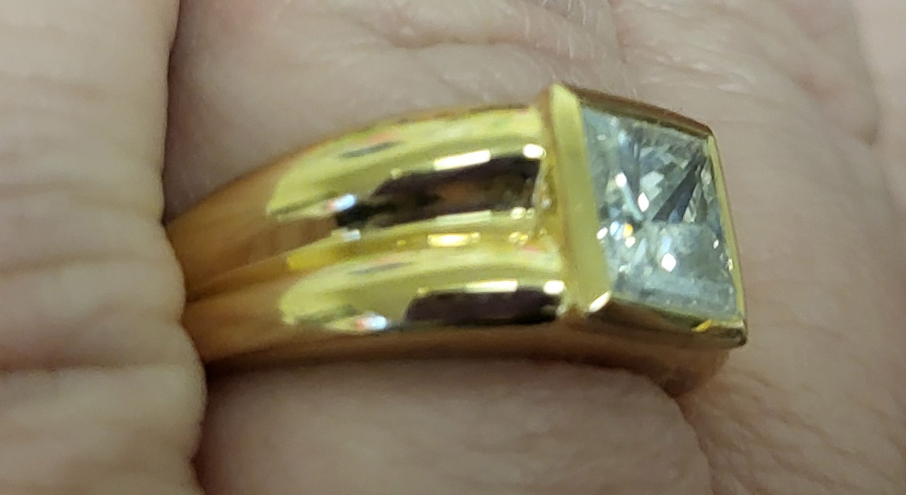 5th Image of a N/A 18K GOLD DIAMOND SOLITAIRE