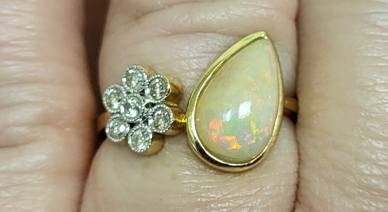 4th Image of a N/A 14K YELLOW GOLD DIAMOND AND OPAL