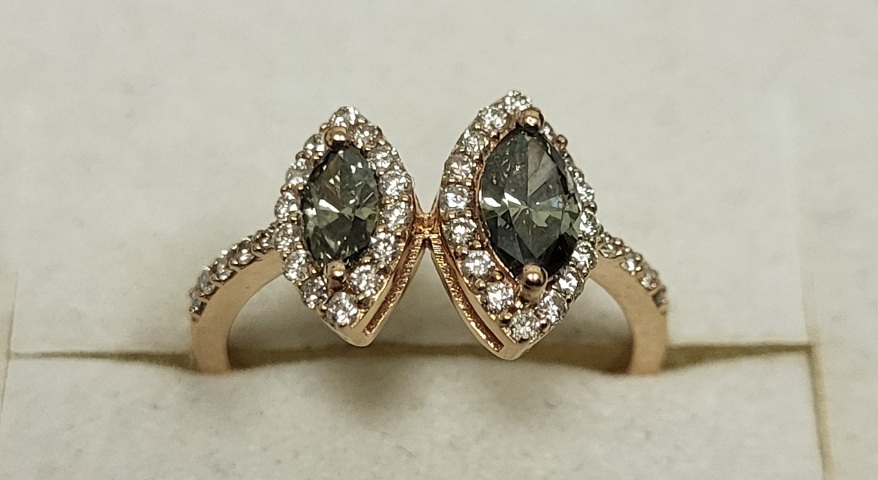 2nd Image of a N/A 18K GOLD GREEN AND WHITE DIAMOND