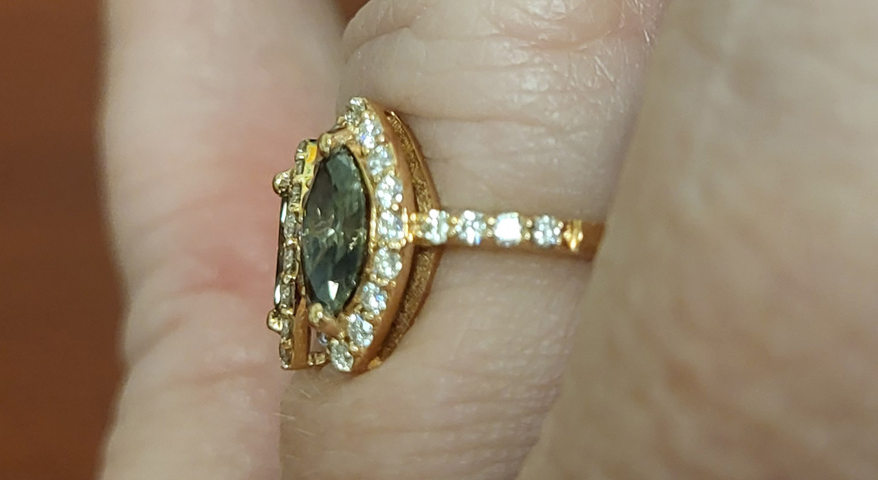 4th Image of a N/A 18K GOLD GREEN AND WHITE DIAMOND
