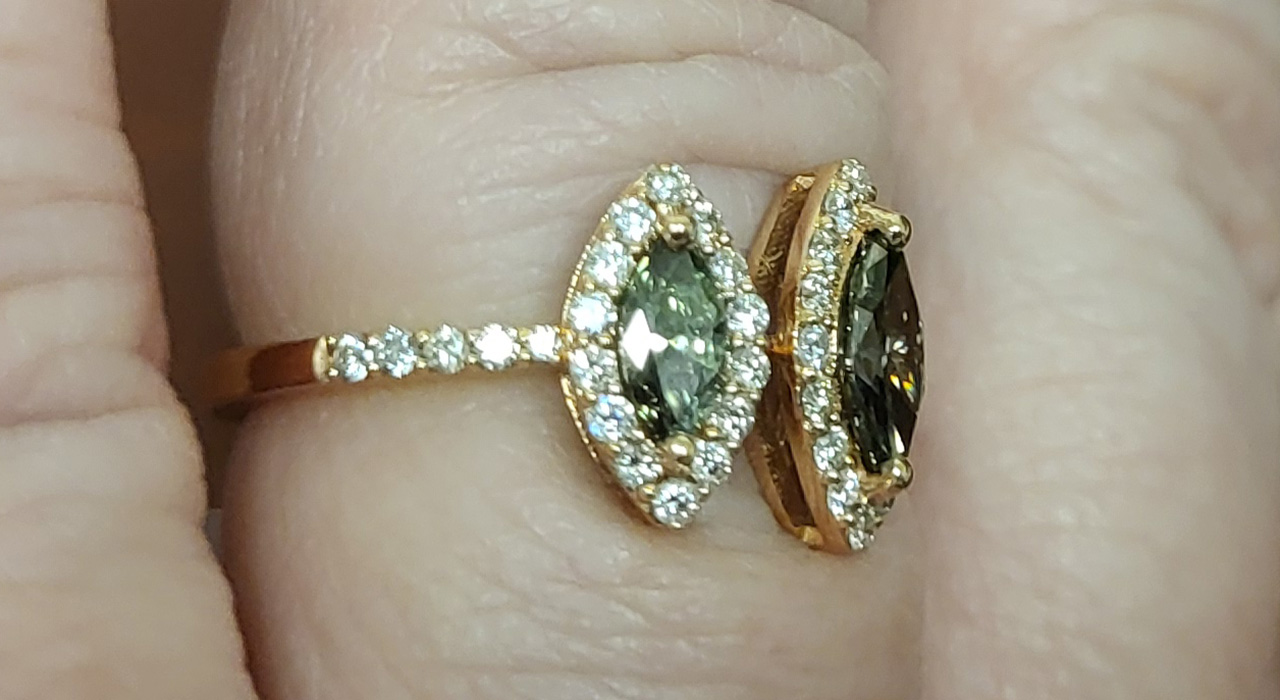 5th Image of a N/A 18K GOLD GREEN AND WHITE DIAMOND