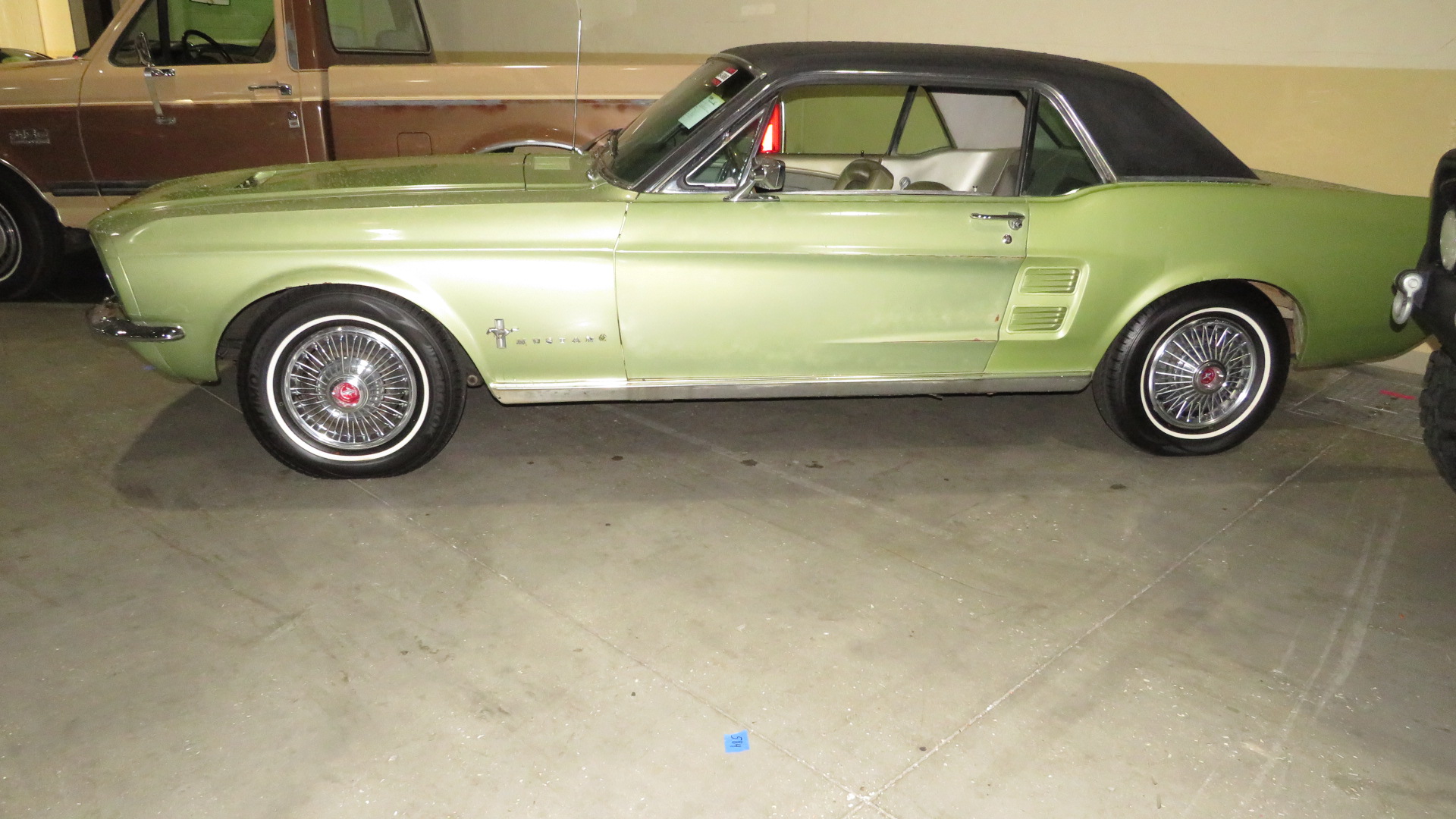 2nd Image of a 1967 FORD MUSTANG