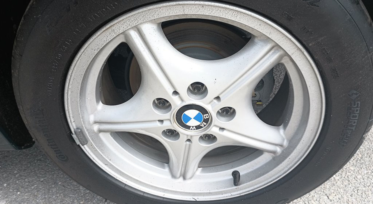 16th Image of a 1997 BMW Z3