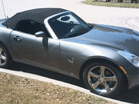 Image 4 of 19 of a 2007 PONTIAC SOLSTICE