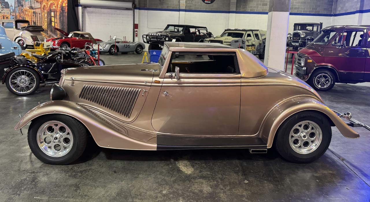 4th Image of a 1934 FORD .
