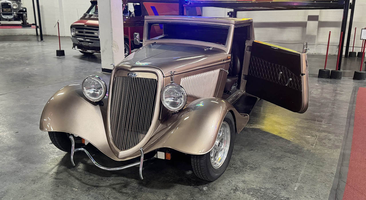 9th Image of a 1934 FORD .