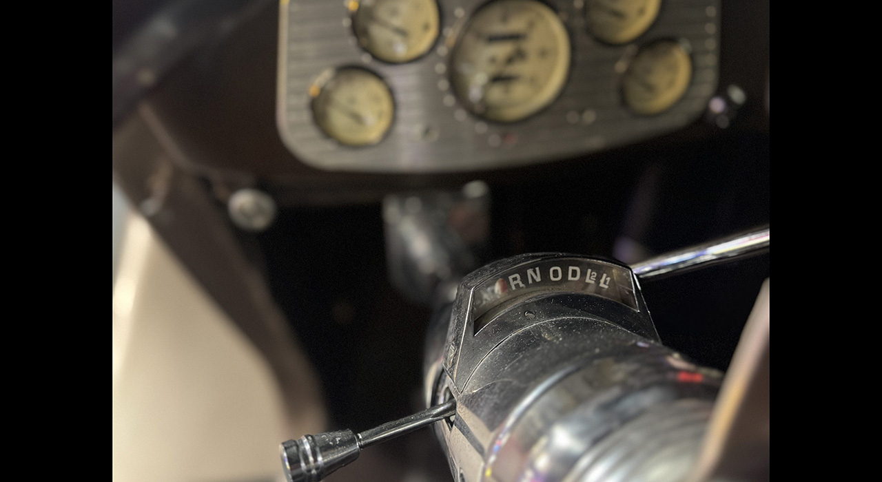 13th Image of a 1934 FORD .