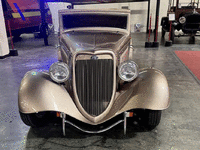 Image 7 of 21 of a 1934 FORD .