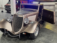 Image 10 of 21 of a 1934 FORD .