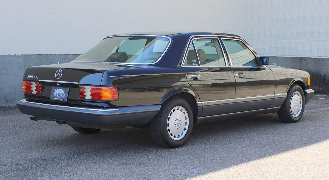 3rd Image of a 1990 MERCEDES 300 SE