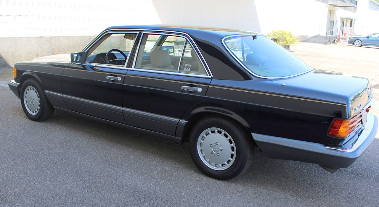 4th Image of a 1990 MERCEDES 300 SE