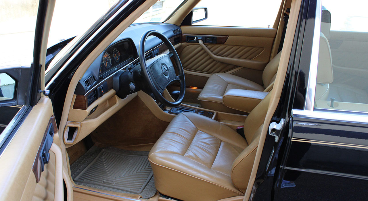 13th Image of a 1990 MERCEDES 300 SE