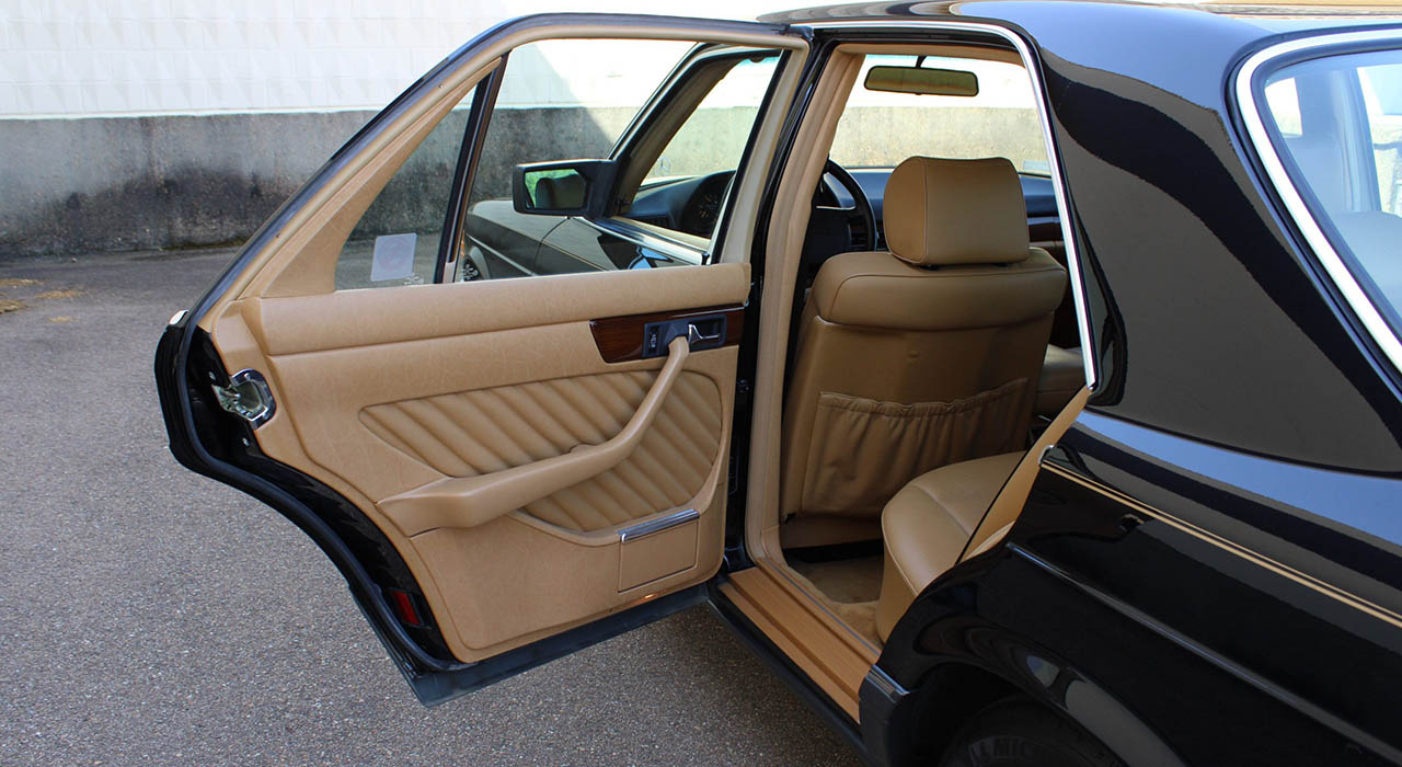 14th Image of a 1990 MERCEDES 300 SE