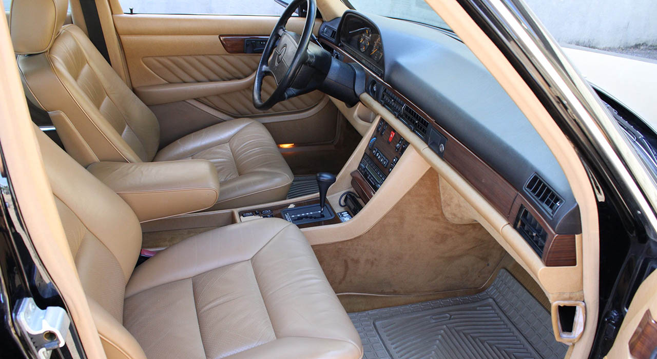 17th Image of a 1990 MERCEDES 300 SE