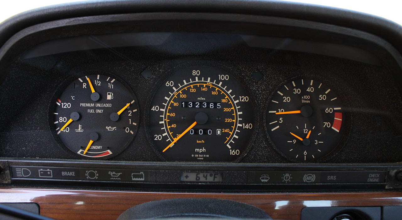 19th Image of a 1990 MERCEDES 300 SE