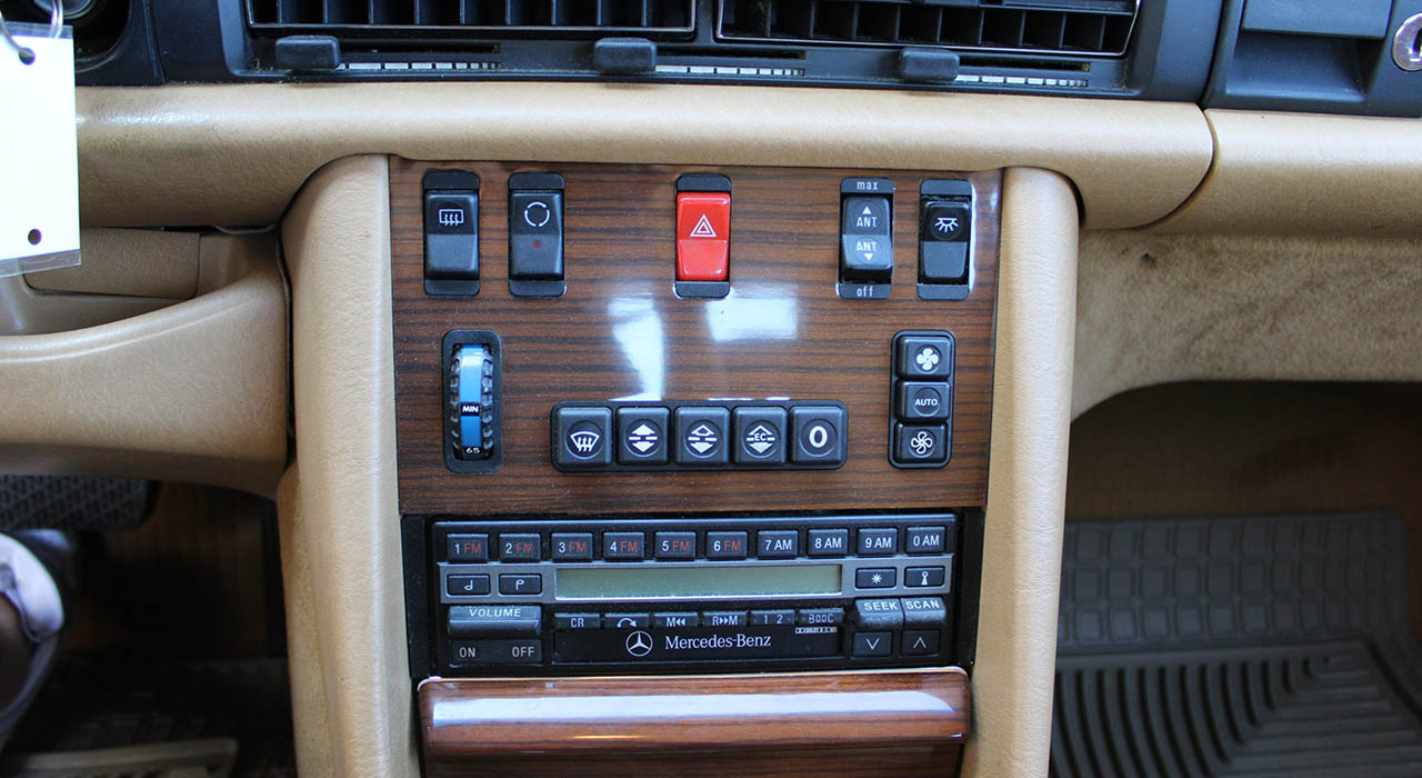 21st Image of a 1990 MERCEDES 300 SE
