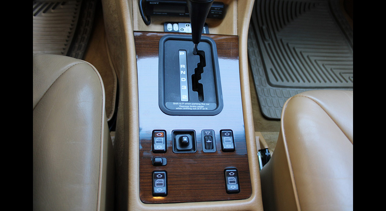 23rd Image of a 1990 MERCEDES 300 SE
