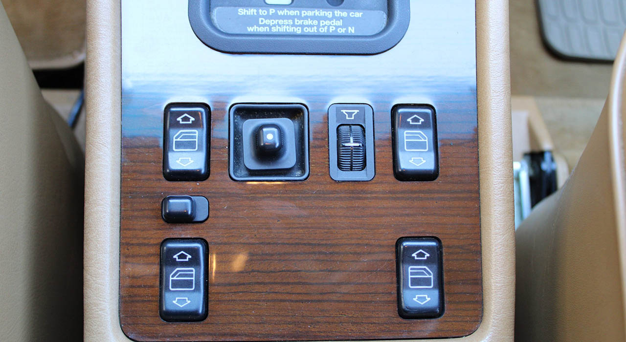 25th Image of a 1990 MERCEDES 300 SE