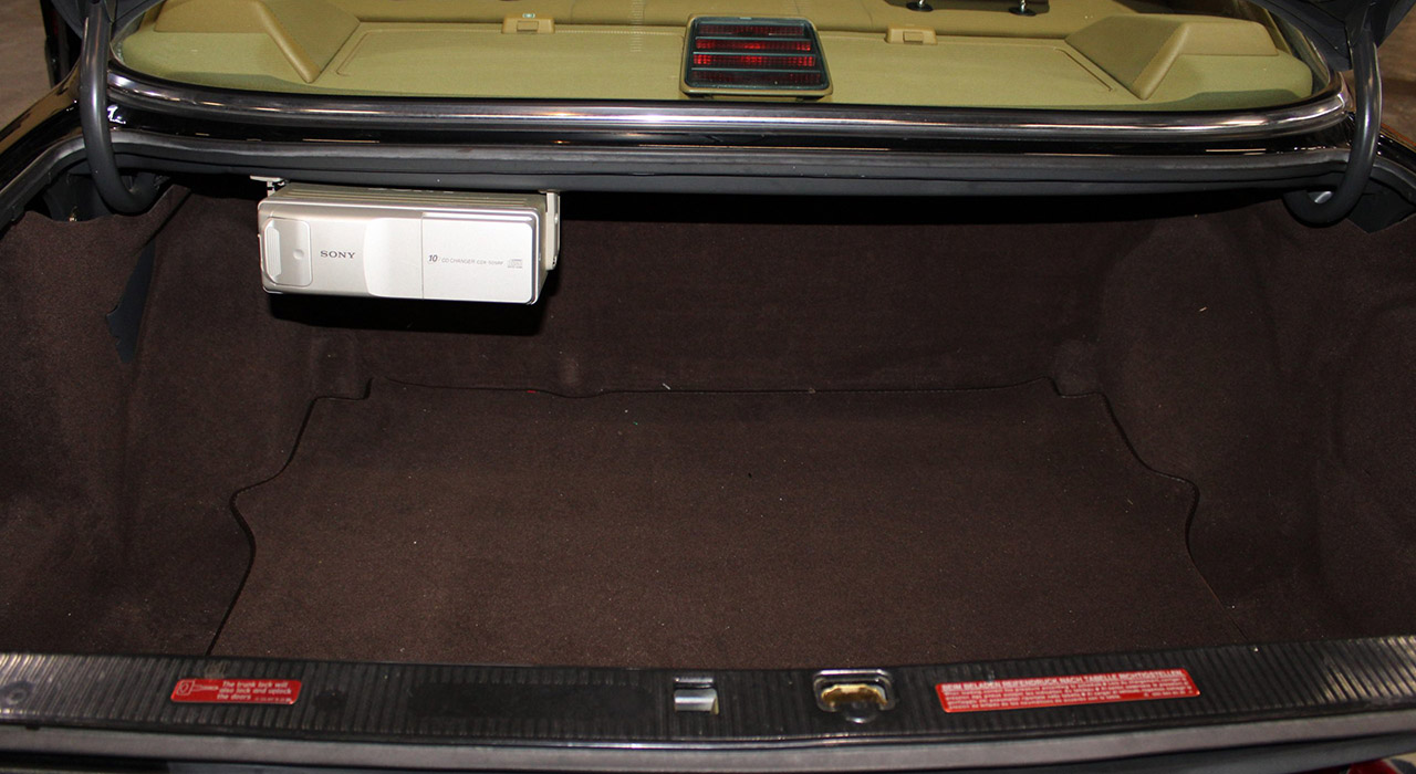 28th Image of a 1990 MERCEDES 300 SE